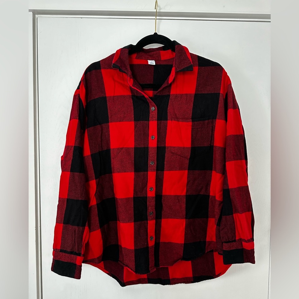 Old Navy Women’s Red and Black Buffalo Plaid Button-Up Shirt size Large